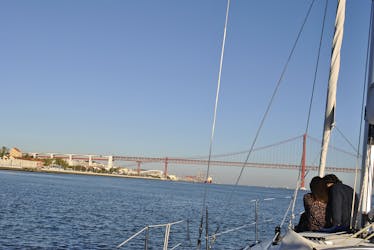 Crucero romántico privado por Lisboa con vino espumoso
